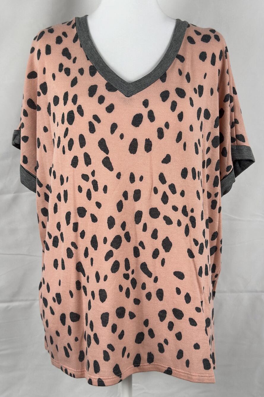 NWOT Vine & Love Pink Animal Print V‑Neck Contrast Trim Top – Women’s Size Small